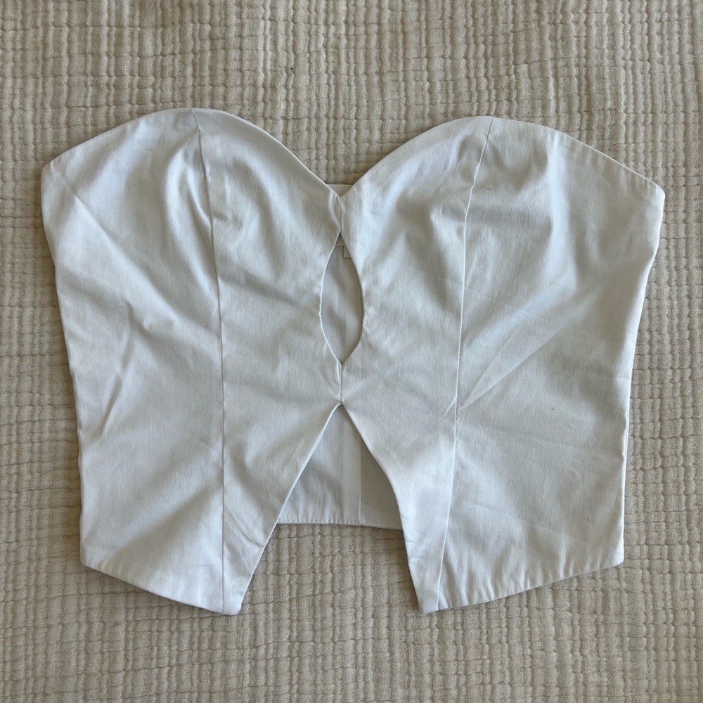Superdown White Crop